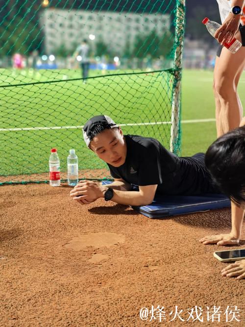 阿莫林团队一对一训练达洛特,专项提升跑位及插入禁区能力 阿莫林团队一对一训练达洛特,专项提升跑位及插入禁区能力