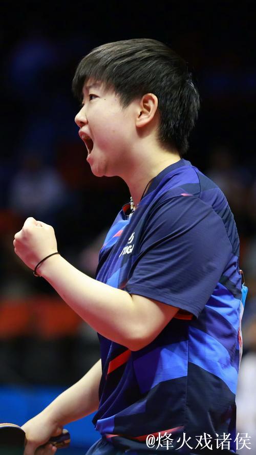 孙颖莎4-1击败王晓彤 顺利挺进十五运会女单八强 孙颖莎4-1击败王晓彤 顺利挺进十五运会女单八强